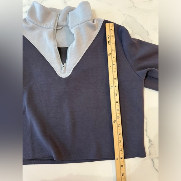 Sincerely Jules Two-Tone Zip-Up Crop Sweatshirt in Large - Picture 6 of 7